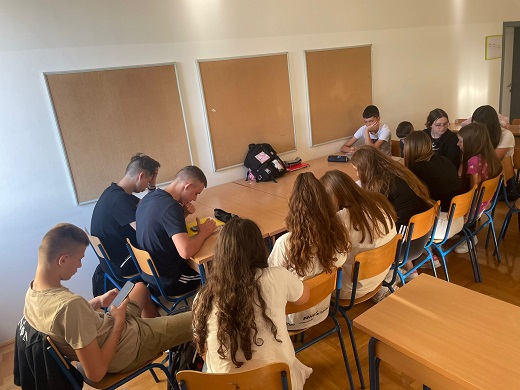 uenici istrauju na satu obiljeaavnja Meunarodnog dana pismenosti